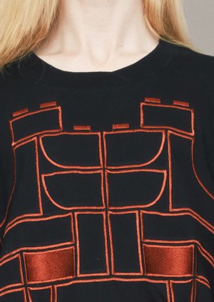 Berenik COTTON JERSEY mask embroidery OVERSIZED SWEATER - BLACK/RED Berenik COTTON JERSEY mask embroidery OVERSIZED SWEATER - BLACK/RED