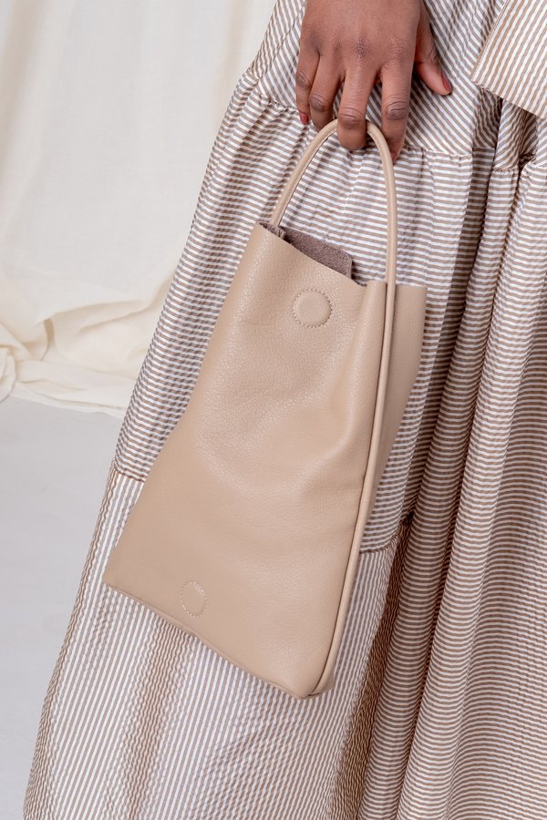 ARE Studio Mano Clutch ARE Studio Mano Clutch