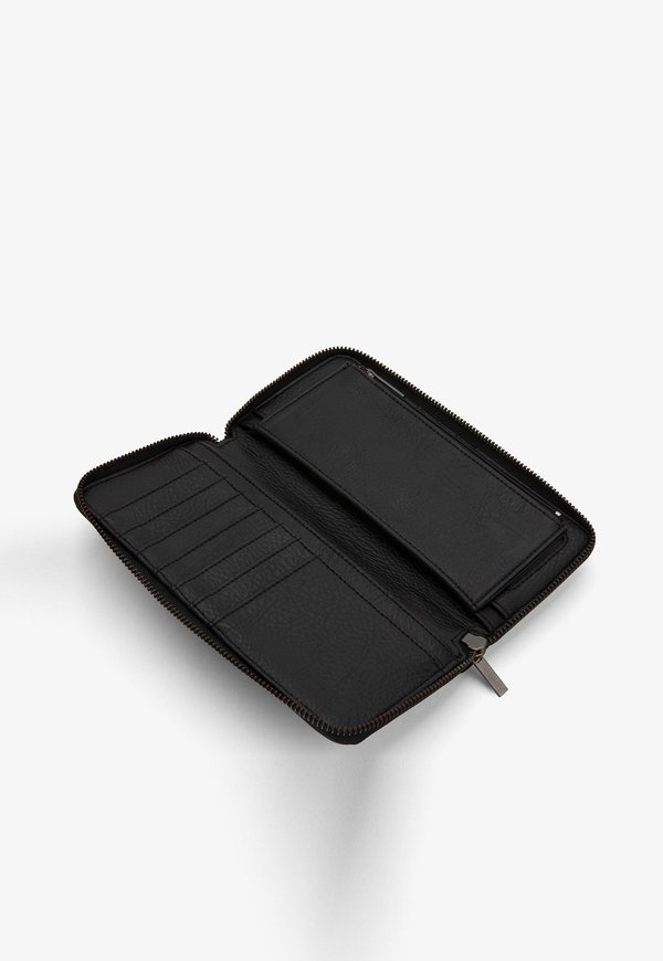 Matt & Nat Central Wallet - Black Matt & Nat Central Wallet - Black