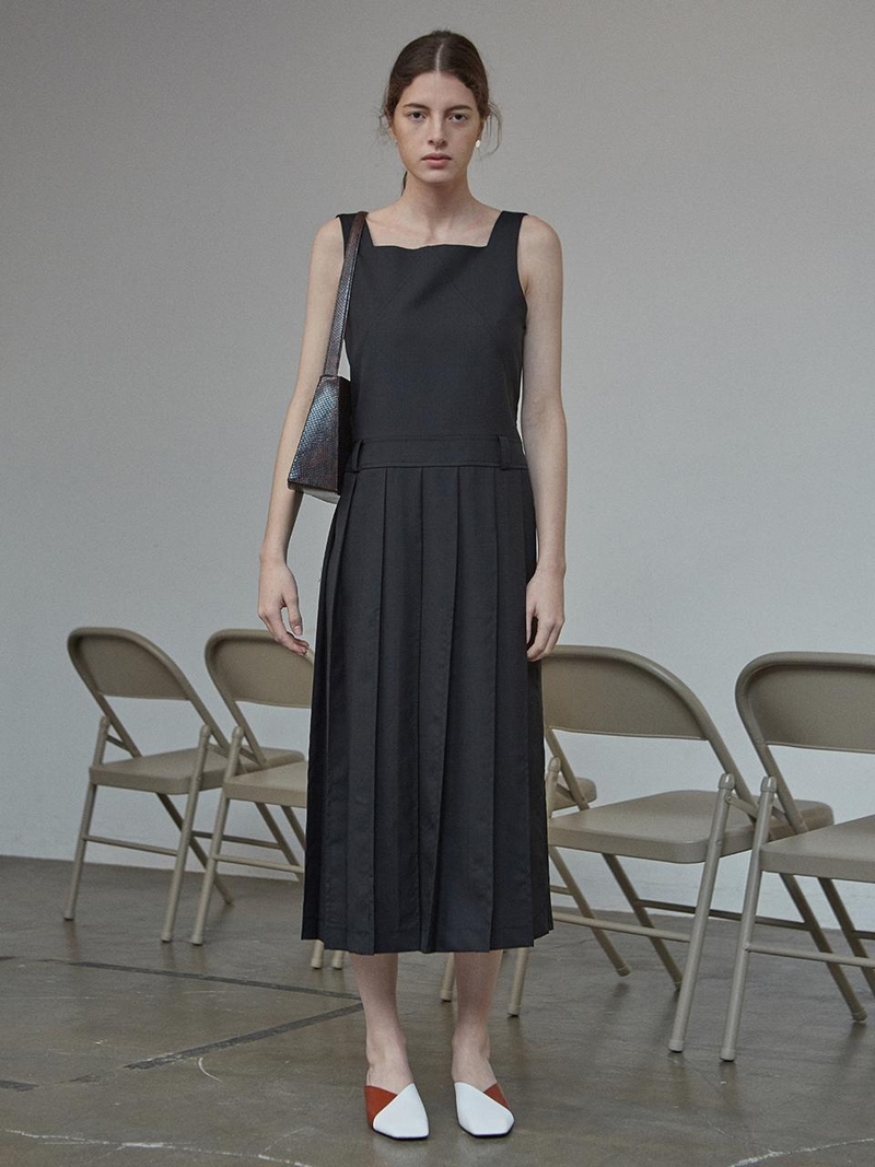 low classic pleated dress Pleated Dress