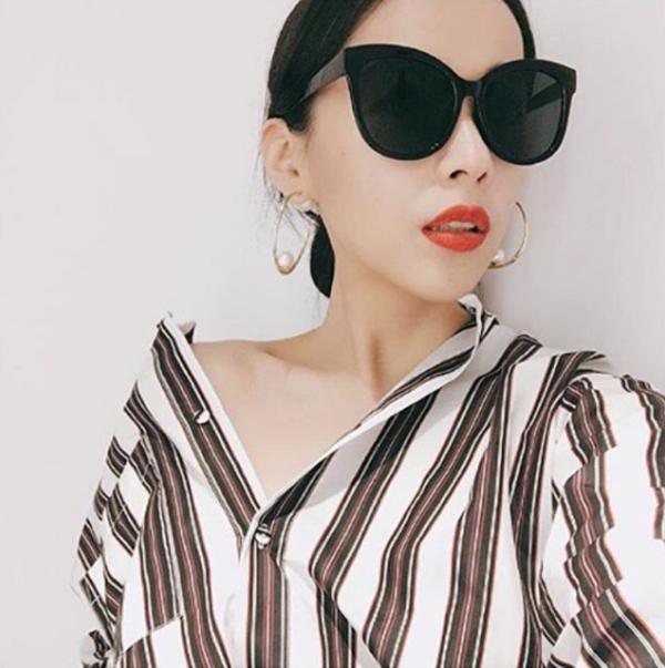 Joomi Lim Medium Hoop Earrings with Affixed Pearls & Pearl Backs - Gold/White Joomi Lim Medium Hoop Earrings with Affixed Pearls & Pearl Backs - Gold/White