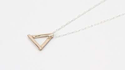 Upper Metal Class Three Point Tria Necklace Upper Metal Class Three Point Tria Necklace