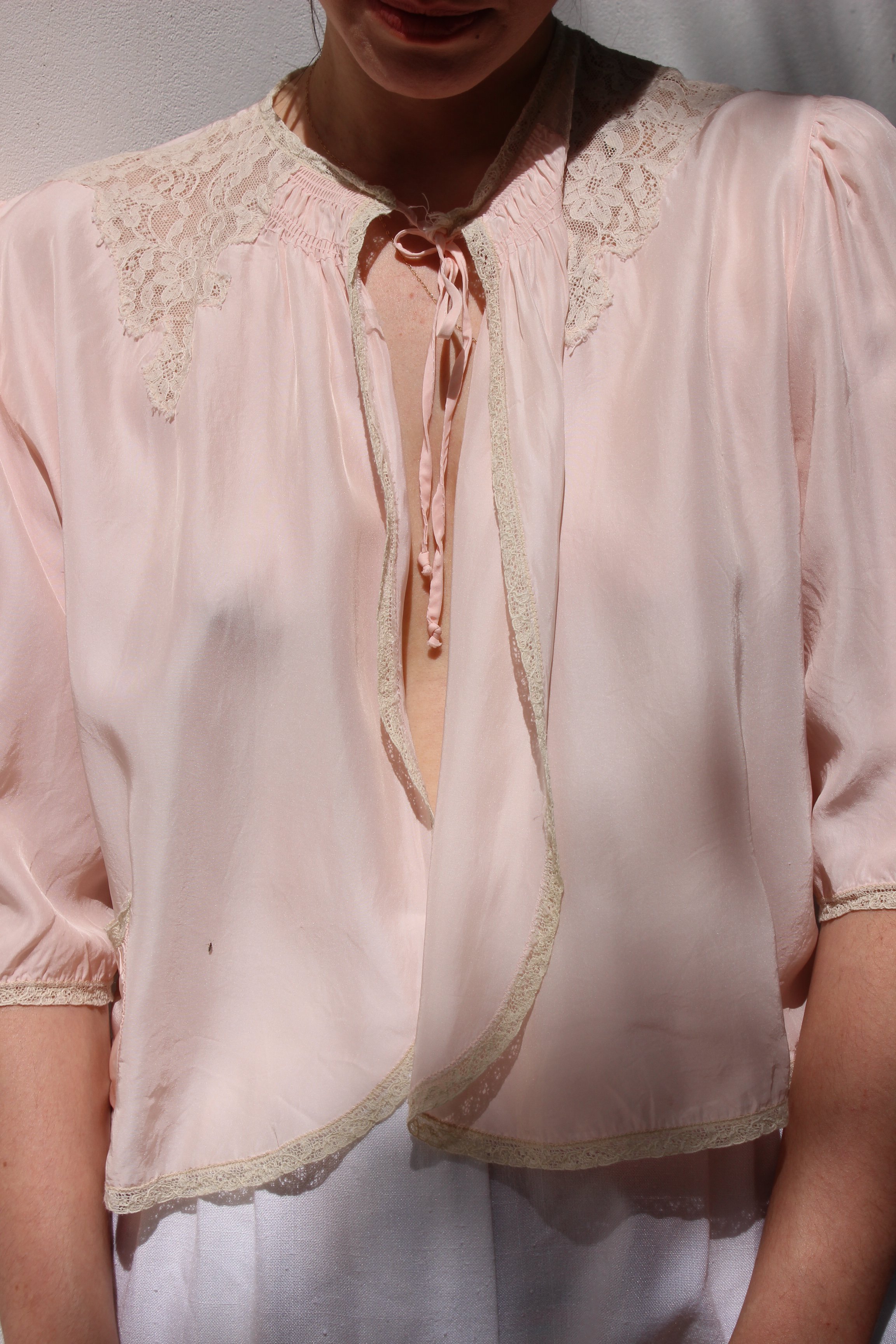 トップス 1900s Silk Bed Jacket Pale Blue Silk Bed Jacket With Lace Trim & Bow Tie | The