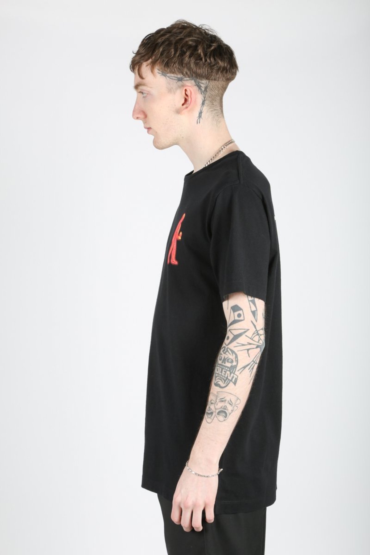 Off White Hands And Planet Tee | Garmentory
