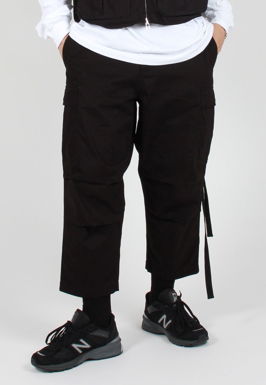 black cropped cargo pants