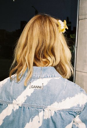 GANNI ブラックストーンデニムジャケット （ブリーチタイダイ） Ganni Blackstone Tie Dye Jacket - Bleach | Garmentory