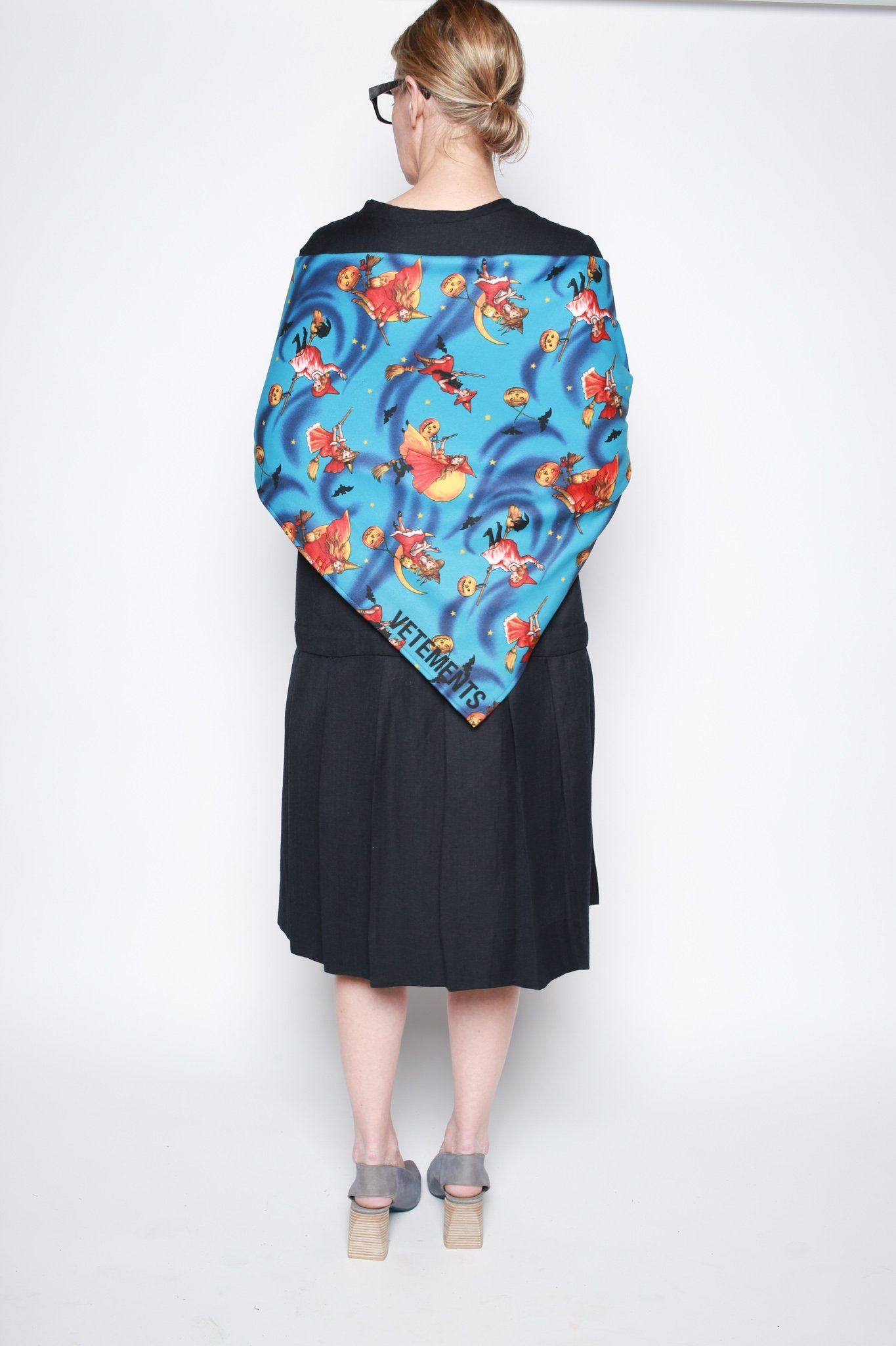 VETEMENTS MONOGRAM フリース スカーフ VETEMENTS MONOGRAM フリース スカーフ