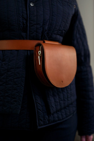 UNISEX ASHYA PALMETTO MINI BELT BAG - TOFFEE UNISEX ASHYA PALMETTO MINI BELT BAG - TOFFEE