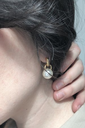 SOPHIE BUHAI EVERYDAY PEARL EARRINGS | Garmentory