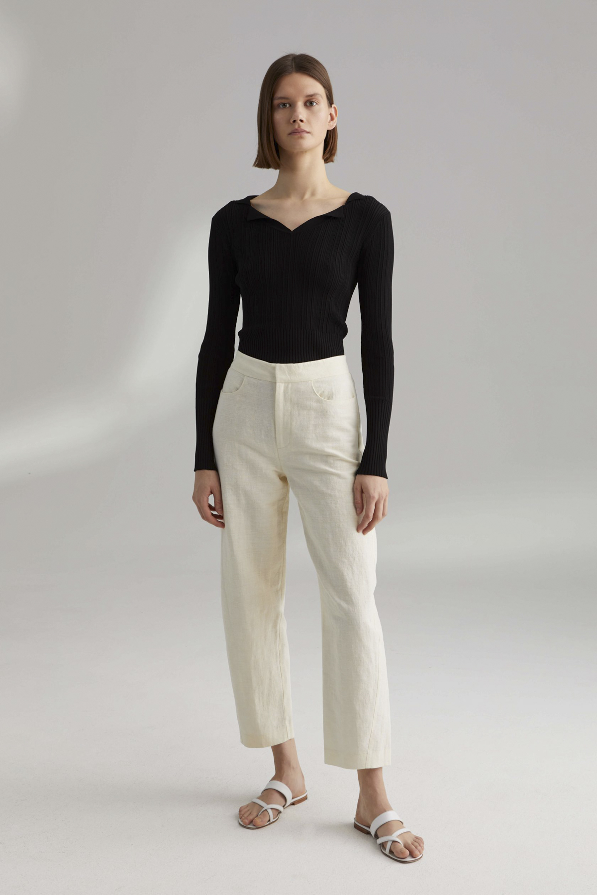 Totême Novara Linen Blend Trousers With Shaped Leg - Creme