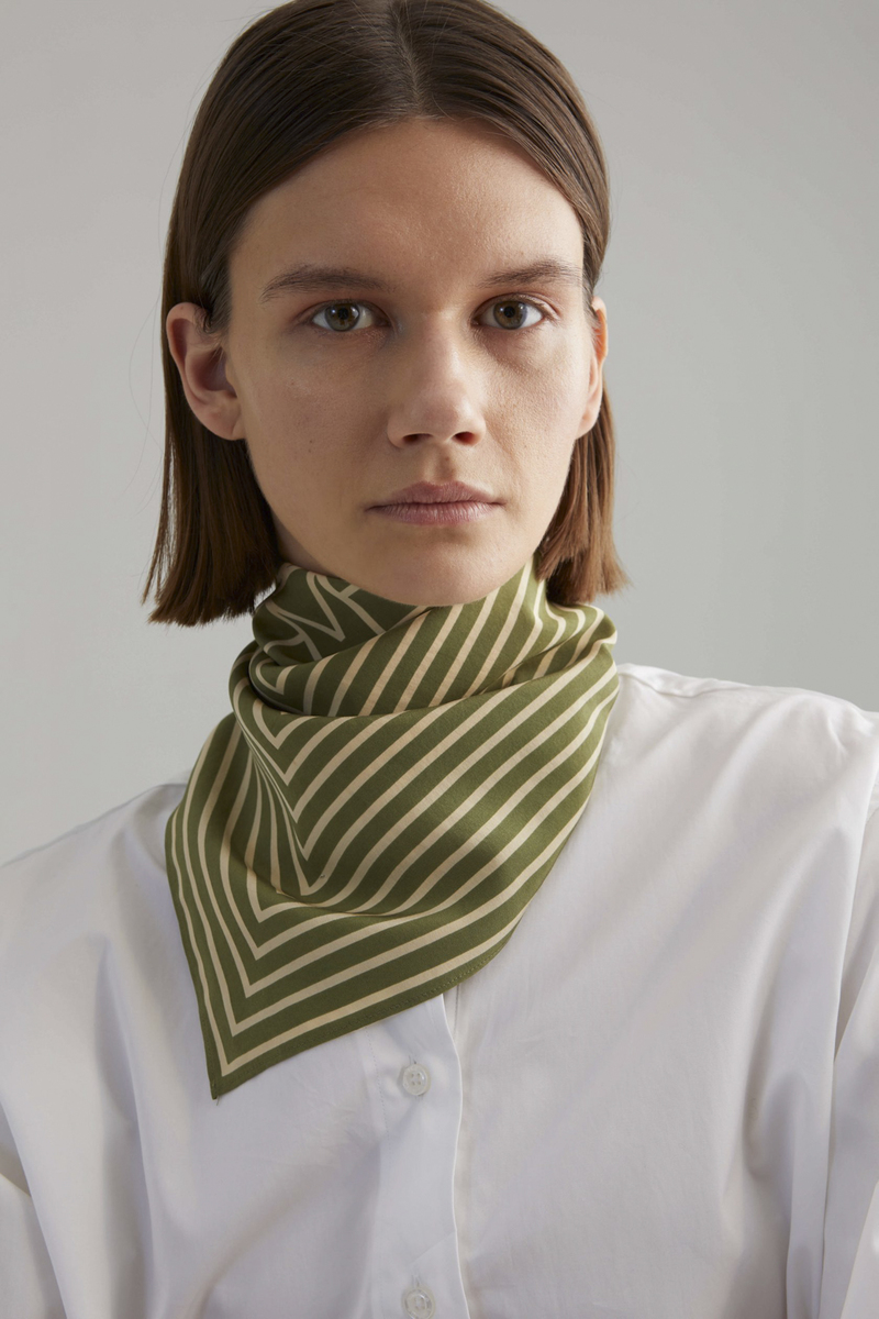 Totême ＊San Remo ＊スカーフ ＊ TOTÊME San Remo Silk Scarf - Green Monogram | Garmentory
