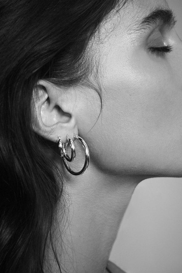 Nina Kastens Medium Hoop Earrings - Gold Nina Kastens Medium Hoop Earrings - Gold