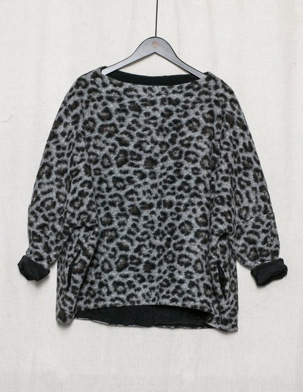 Berenik Oversize Wool Sweater - Animal Print Berenik Oversize Wool Sweater - Animal Print