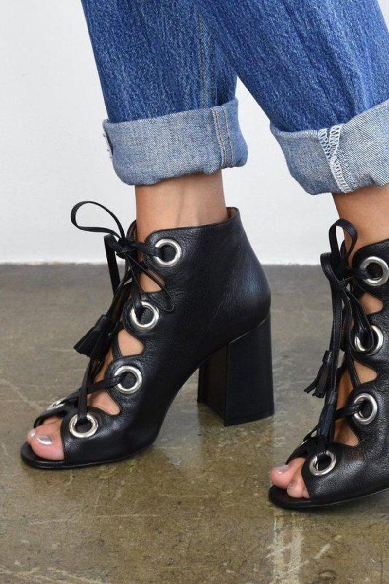 Laurence Dacade レースアップ　シューズ Laurence Dacade Patsy Nappa Leather Lace-Up Heel - BLACK | Garmentory