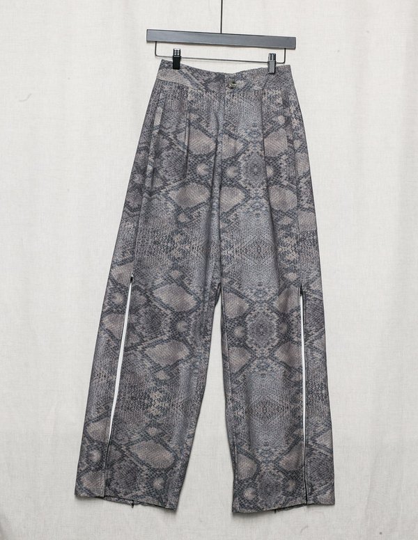 Berenik PANTS WITH ELASTIC WAIST SLOTS WITH ZIP LINEN - print snake Berenik PANTS WITH ELASTIC WAIST SLOTS WITH ZIP LINEN - print snake
