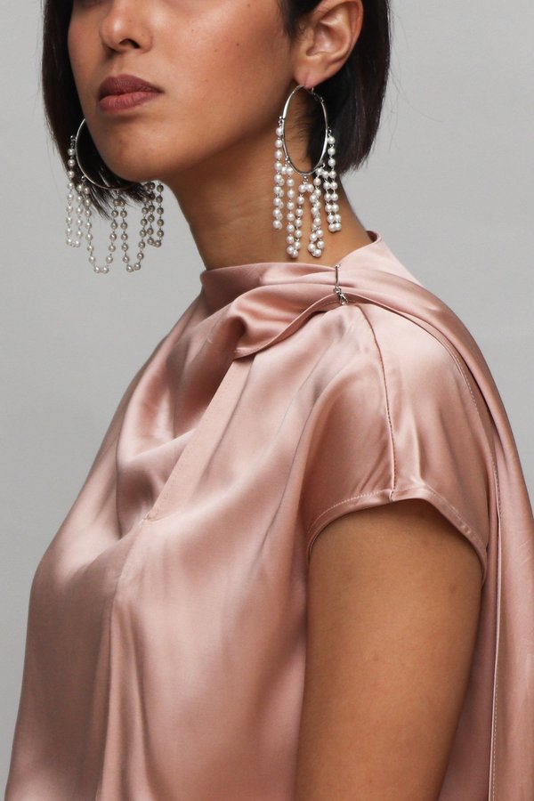 MIDNIGHT MOMENT Chandelier Pearl Earrings - Silver MIDNIGHT MOMENT Chandelier Pearl Earrings - Silver