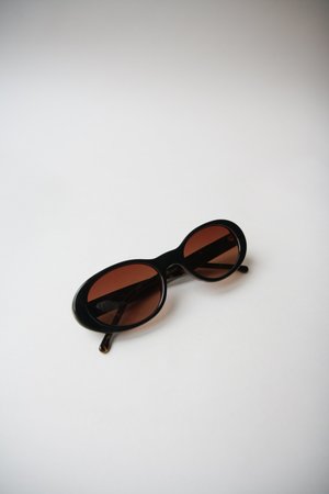 KOMONO Alina Oval Sunglasses - Black Tortoise KOMONO Alina Oval Sunglasses - Black Tortoise