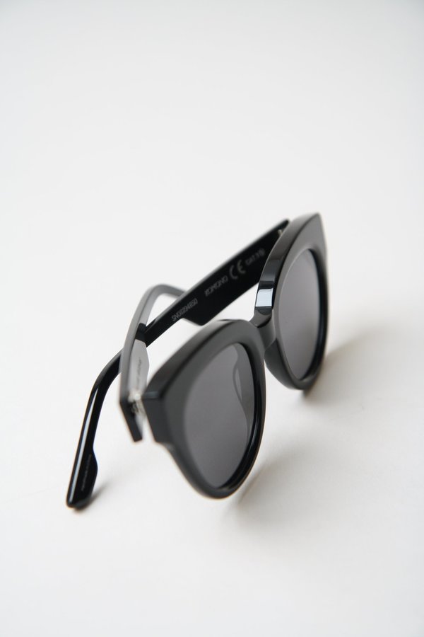 KOMONO Lucile Sunglasses - All Black | Garmentory display picture 1