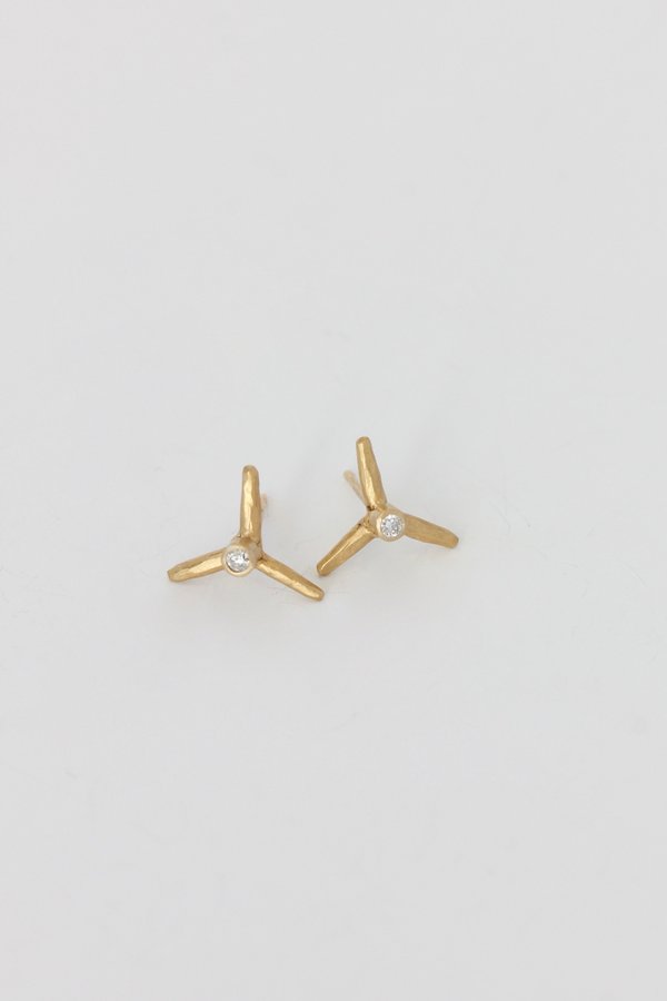 Margery Hirschey 3 Prong Medium Earring - Gold Margery Hirschey 3 Prong Medium Earring - Gold