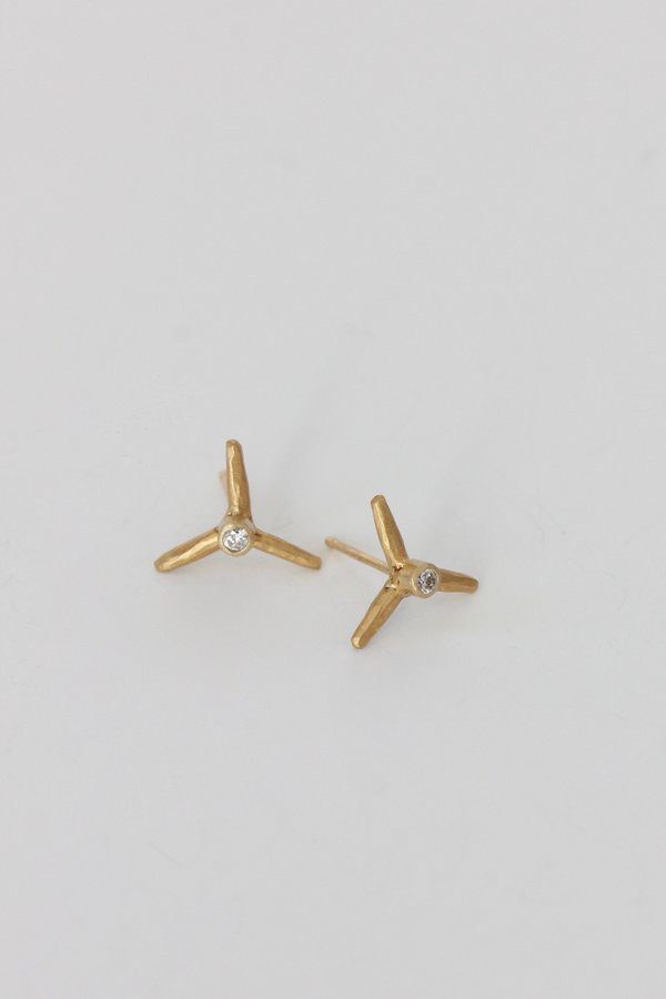 Margery Hirschey 3 Prong Medium Earring - Gold Margery Hirschey 3 Prong Medium Earring - Gold