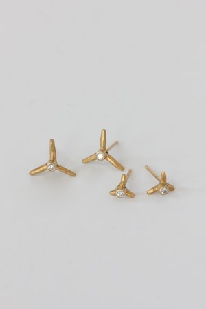 Margery Hirschey 3 Prong Medium Earring - Gold Margery Hirschey 3 Prong Medium Earring - Gold