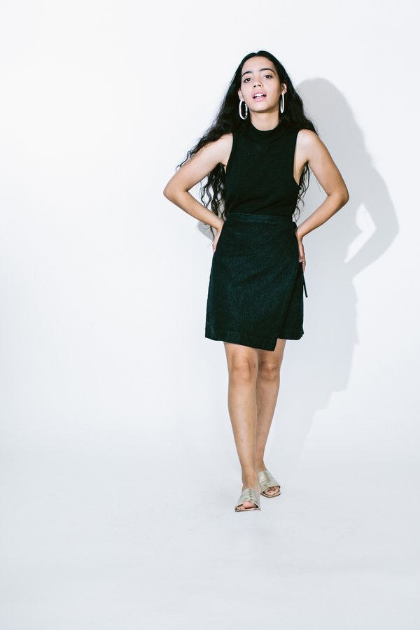 été noir sleeveless mockneck - soft black été noir sleeveless mockneck - soft black