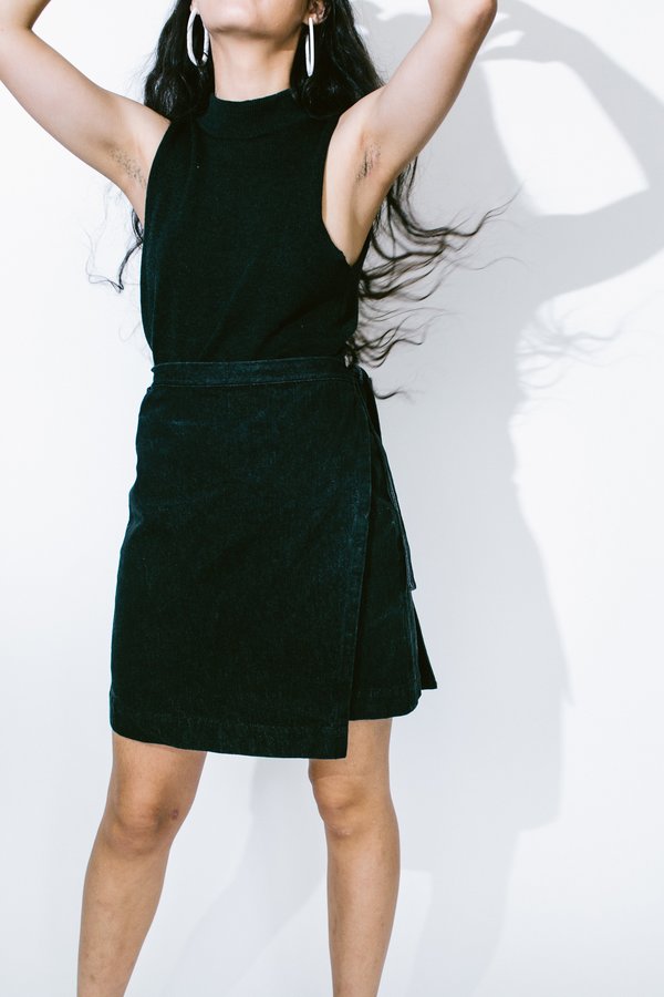 été noir sleeveless mockneck - soft black été noir sleeveless mockneck - soft black