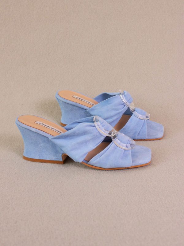 About Arianne Valentina Wedge About Arianne Valentina Wedge