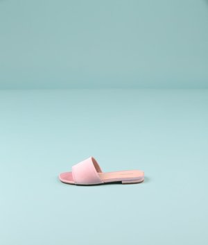 "INTENTIONALLY __________." Jessica Sandal "INTENTIONALLY __________." Jessica Sandal