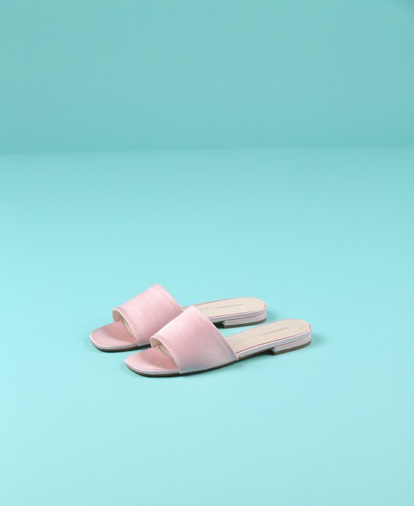 "INTENTIONALLY __________." Jessica Sandal "INTENTIONALLY __________." Jessica Sandal