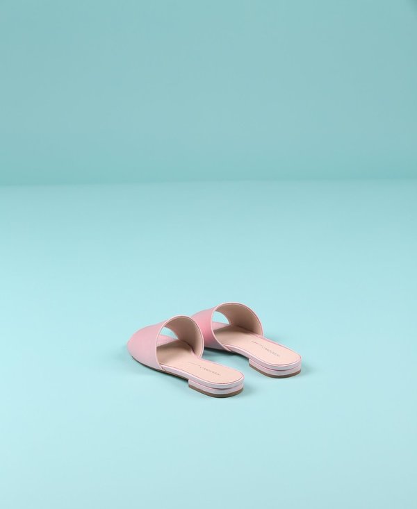 "INTENTIONALLY __________." Jessica Sandal "INTENTIONALLY __________." Jessica Sandal