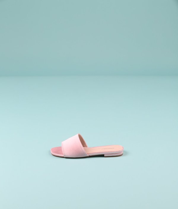 "INTENTIONALLY __________." Jessica Sandal "INTENTIONALLY __________." Jessica Sandal