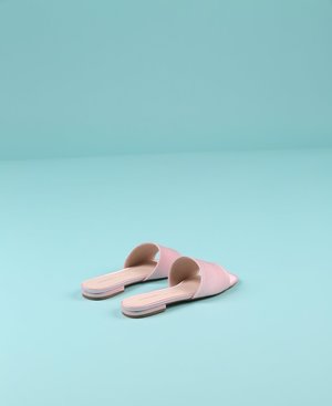 "INTENTIONALLY __________." Jessica Sandal "INTENTIONALLY __________." Jessica Sandal