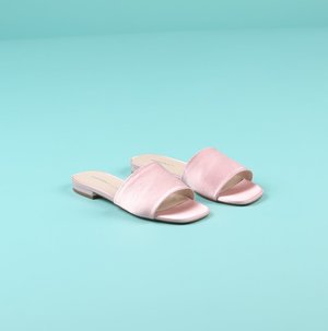 "INTENTIONALLY __________." Jessica Sandal "INTENTIONALLY __________." Jessica Sandal