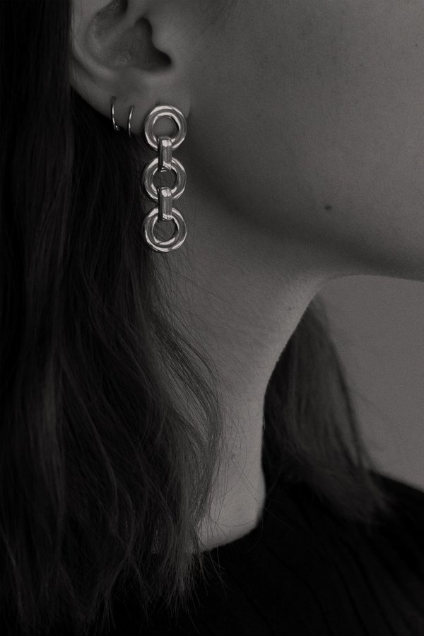 Alta Ora Small Circle Drop Earrings - Silver Alta Ora Small Circle Drop Earrings - Silver