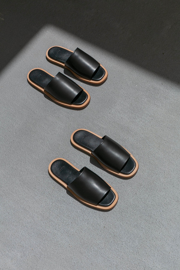 BUILDING BLOCK ISSEI SLIDE - BLACK BUILDING BLOCK ISSEI SLIDE - BLACK