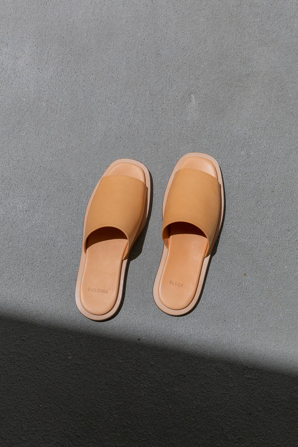BUILDING BLOCK ISSEI SLIDE - VEG TAN BUILDING BLOCK ISSEI SLIDE - VEG TAN
