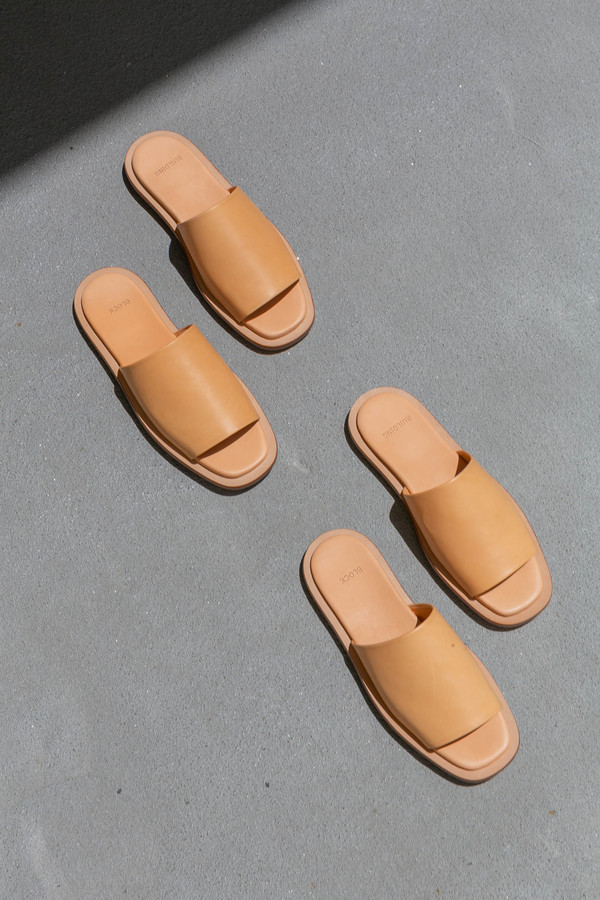 BUILDING BLOCK ISSEI SLIDE - VEG TAN BUILDING BLOCK ISSEI SLIDE - VEG TAN