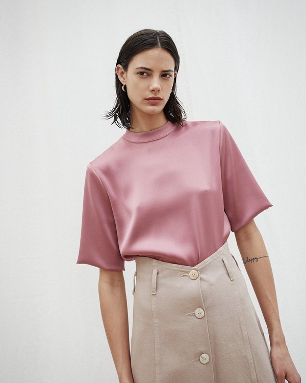 Nanushka KADEN Satin tee - Rose Nanushka KADEN Satin tee - Rose
