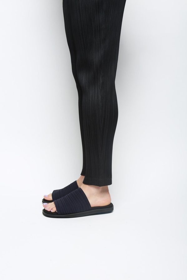 Issey Miyake Pleated Slide Sandals - Navy/Black | Garmentory