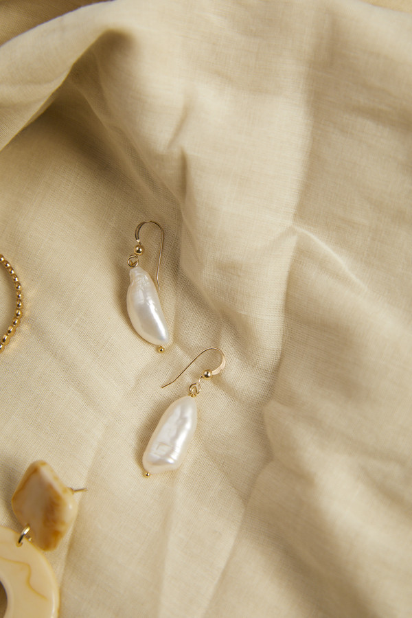 Thesis of Alexandria Fresh Water Pearl Drop Earrings Thesis of Alexandria Fresh Water Pearl Drop Earrings