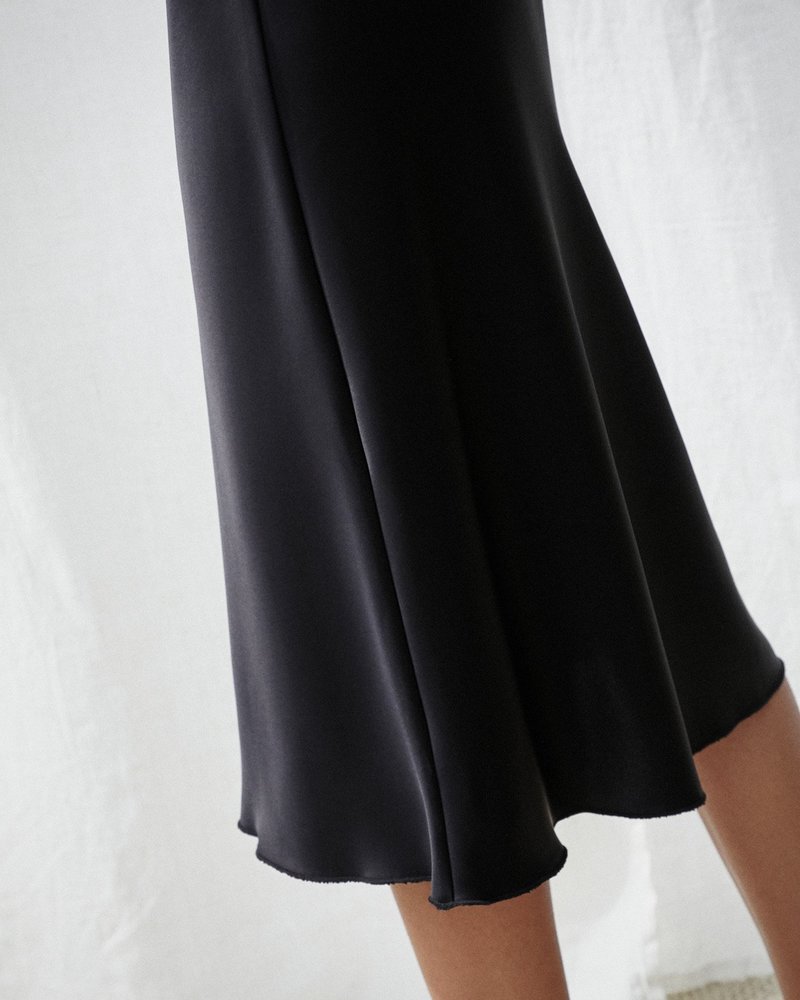 【関税込み】Nanushka ブラック Zarina ミディアムスカート Nanushka ZARINA Slip skirt - Black | Garmentory
