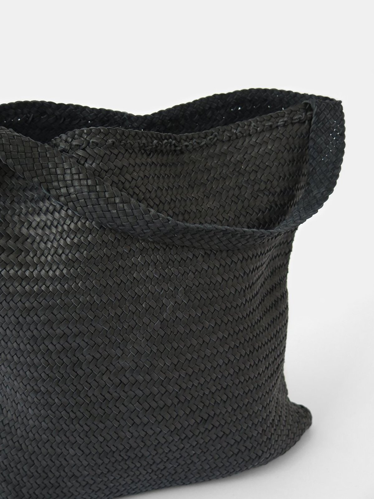 dragon diffusion a&s tote - black | Garmentory