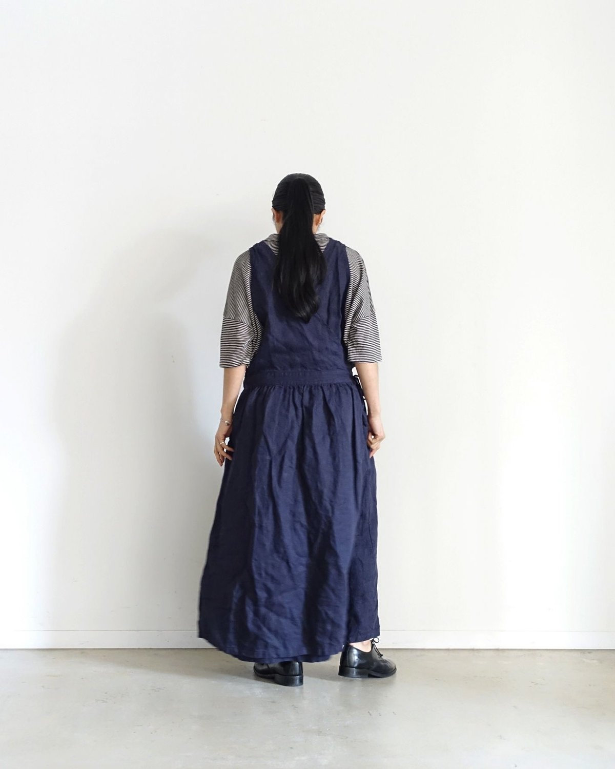 Linen-Apron-Dress-in-Navy-
