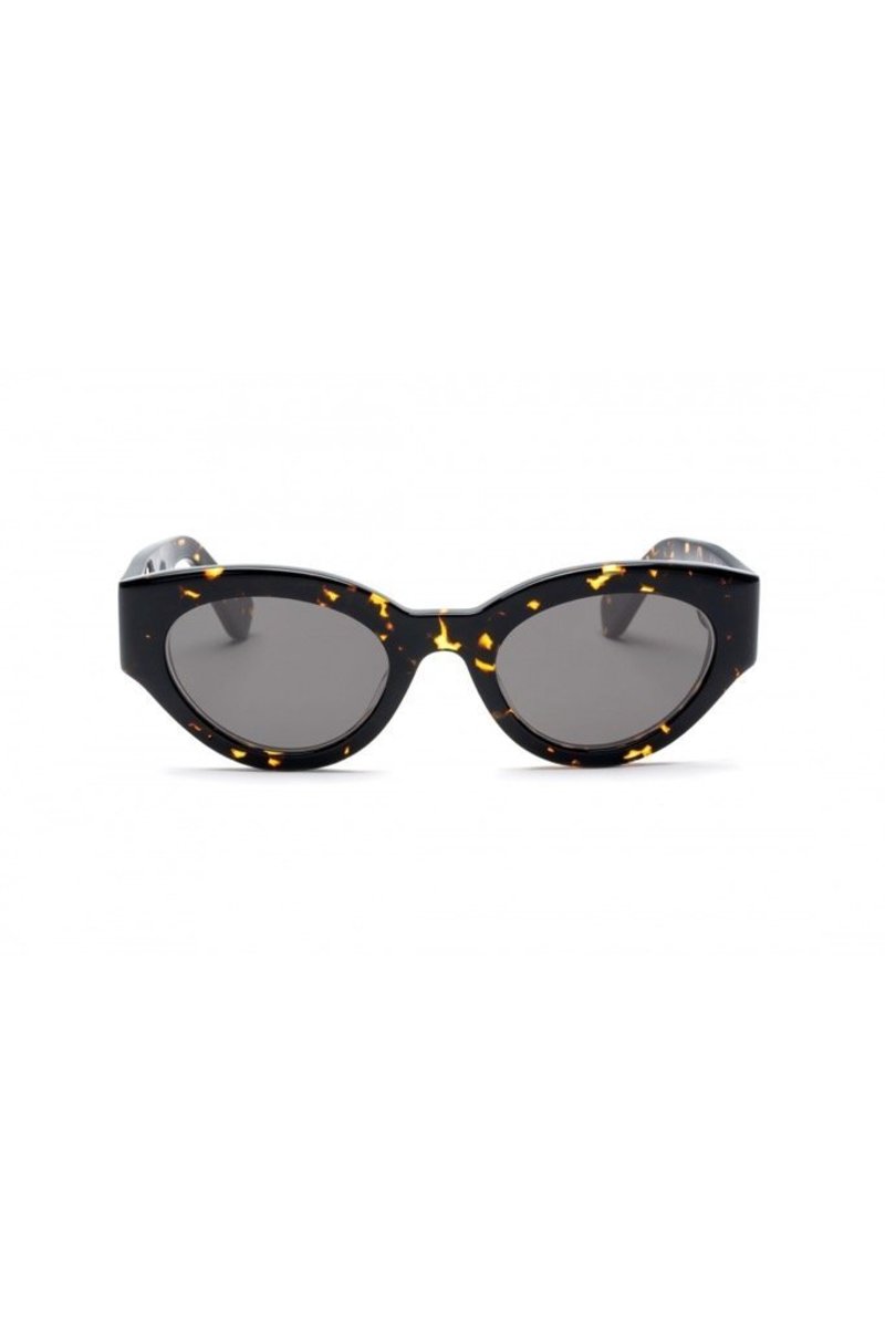 Wonderland Bombay Beach Sunglasses - Tortoise | Garmentory display picture 3