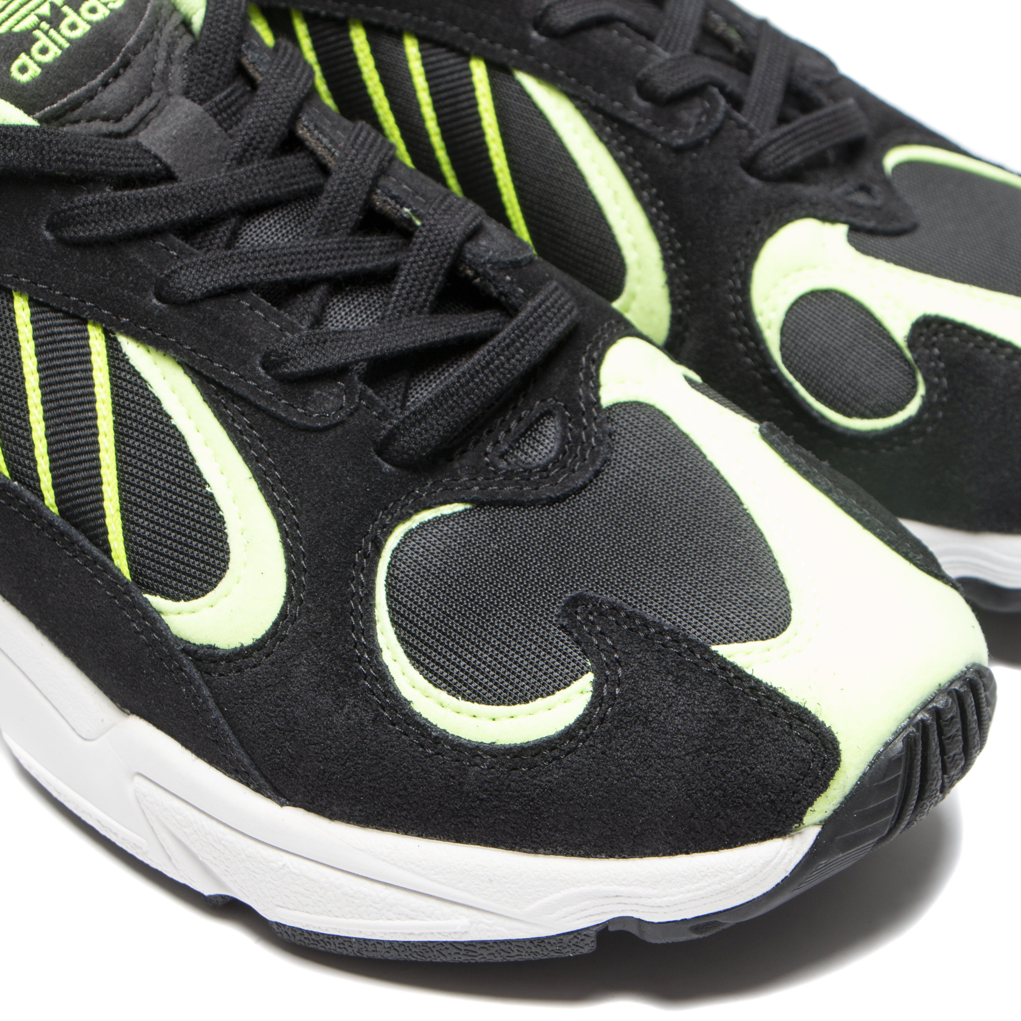 adidas yung core black