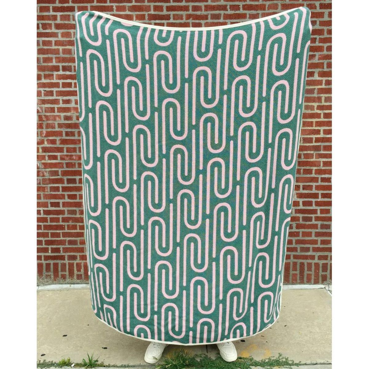Dusen Dusen Throw Blanket - Clip - Thumbnail 3