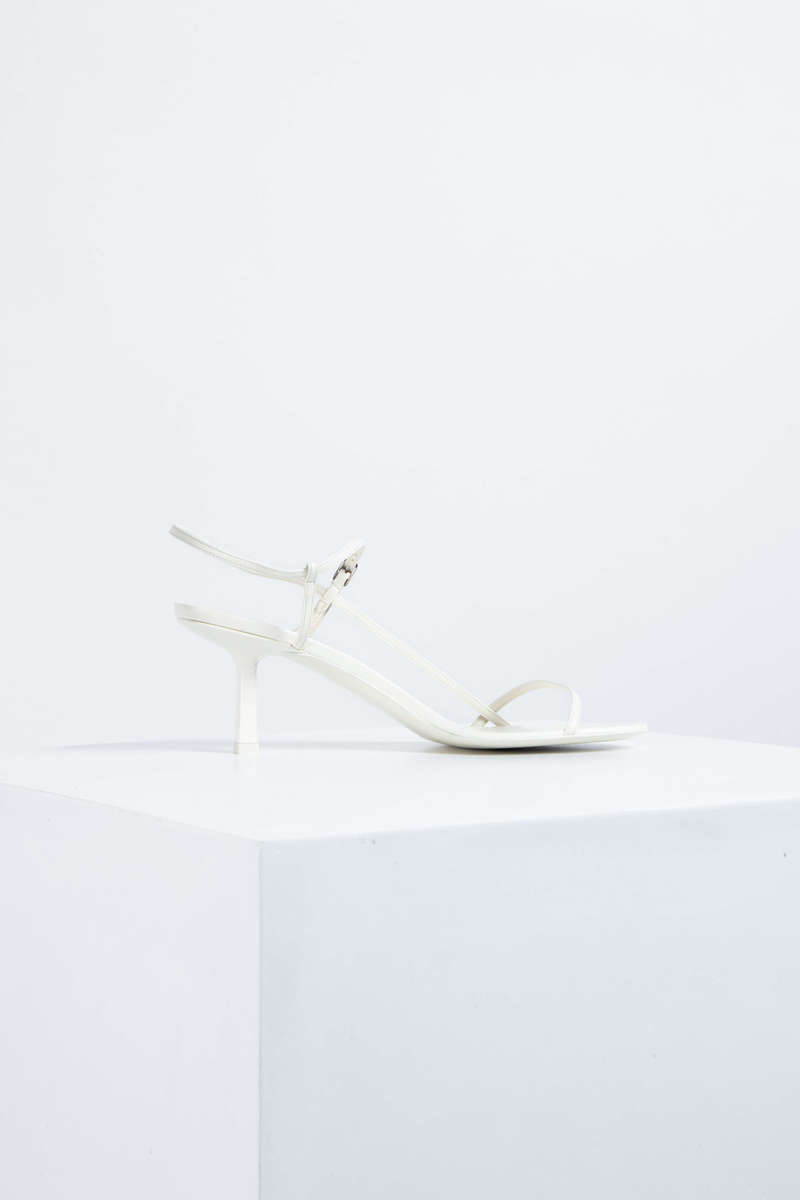 【⭐️週末SALE⭐️】THE ROW BARE SANDAL 37 美品 ⭐️週末SALE⭐️】THE ROW BARE SANDAL 37 美品 The Row Bare