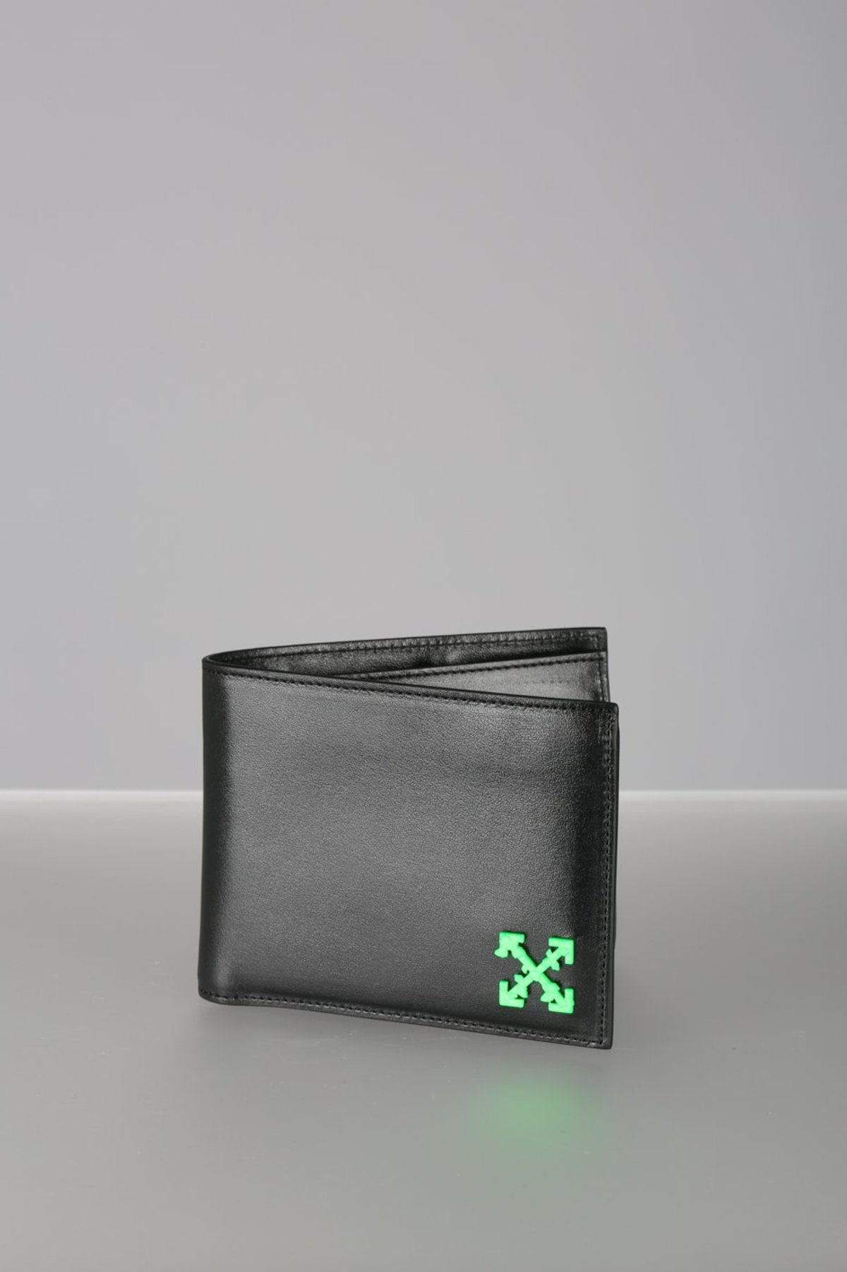 Off White ARROWS BIFOLD WALLET - BLACK | Garmentory
