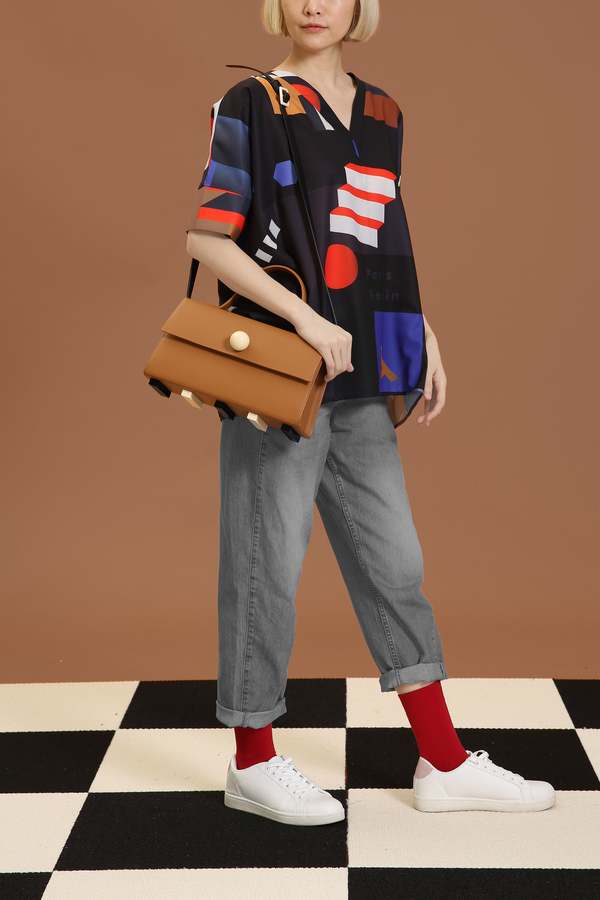 Matter Matters Short-Sleeve V neck Top - Mokita Black Matter Matters Short-Sleeve V neck Top - Mokita Black